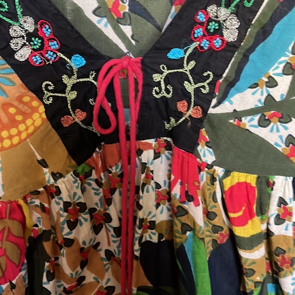 Fun multi colored top - Picture 3 of 4